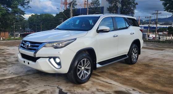 TOYOTA HILUX SW4 2.8 SRX 4X4 16V TURBO INTERCOOLER DIESEL 4P AUTOMÁTICO